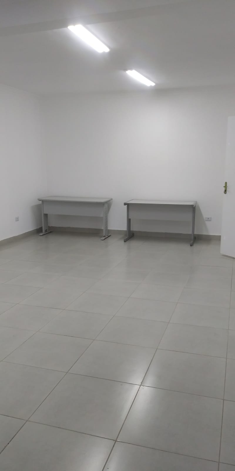 934 (4) Salão Comercial Novo 120m² Localização Estratégica