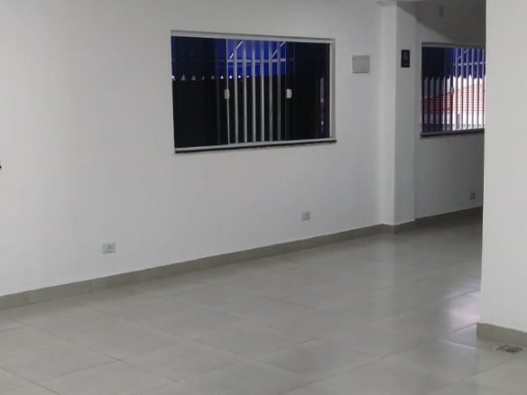 Salão Comercial Novo 120m² Localização Estratégica