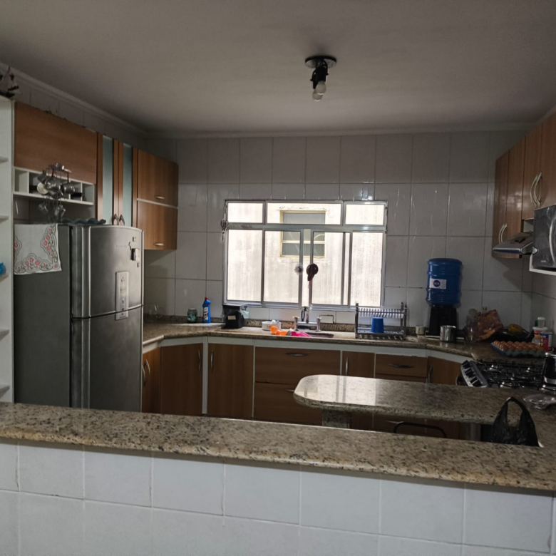 Sobrado Espaçoso e Achegado com 3 Dormitórios – Excelente Ventilação e Iluminação Natural