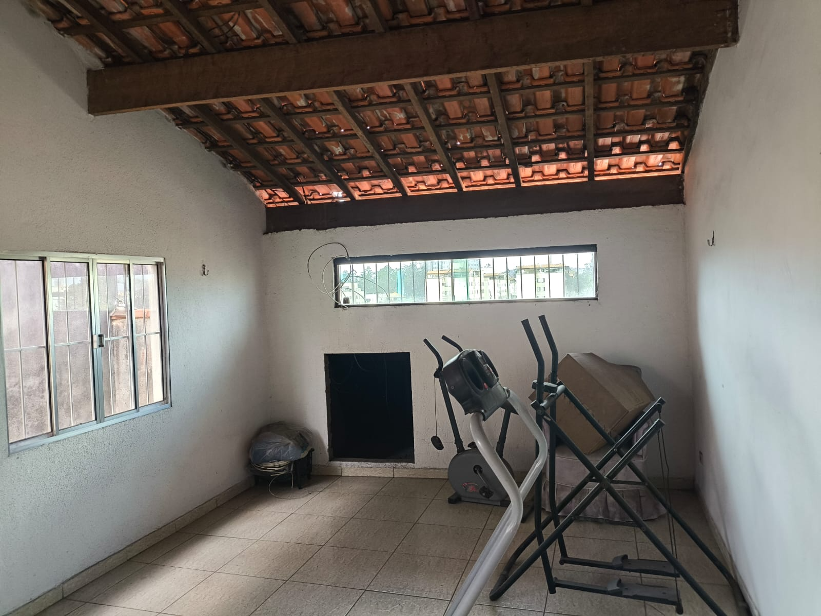 971 (22) Sobrado Espaçoso e Achegado com 3 Dormitórios – Excelente Ventilação e Iluminação Natural
