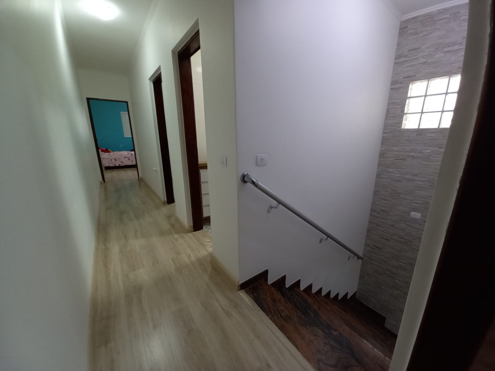 973 (14) Sobrado Completo com 3 Dormitórios, Suíte com Hidro e Edícula a 10 Minutos do Centro