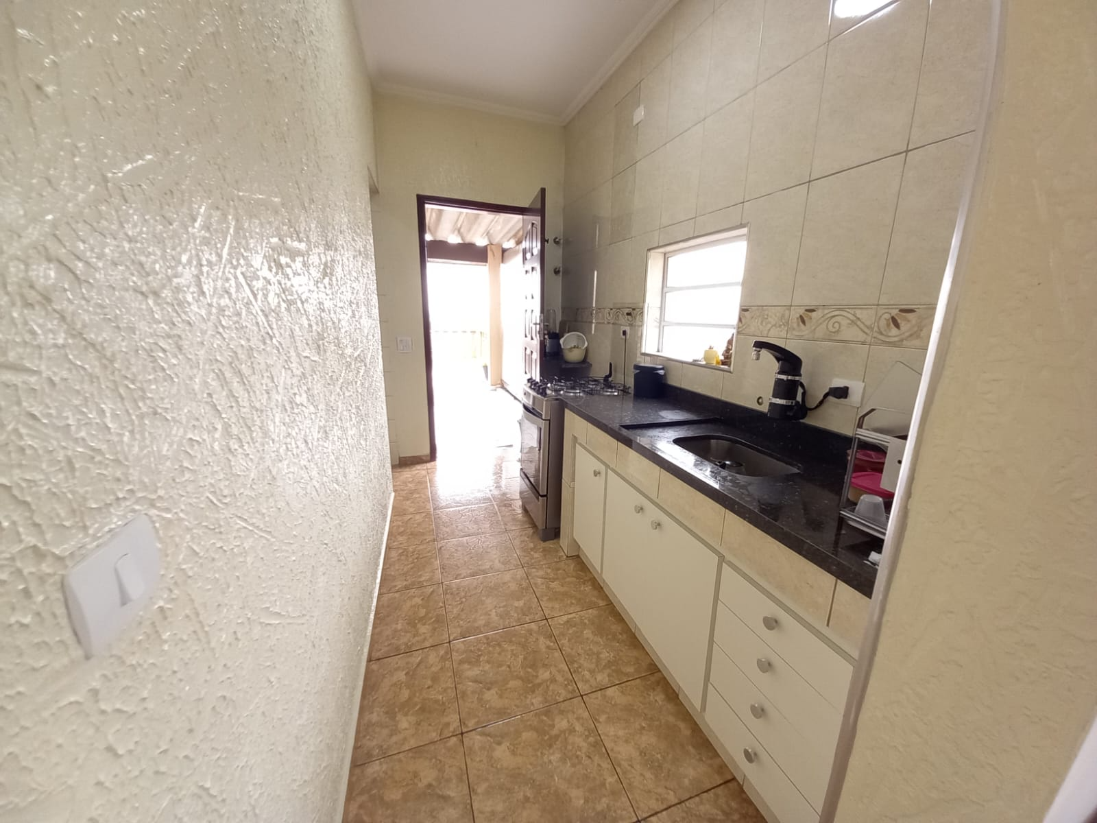 973 (29) Sobrado Completo com 3 Dormitórios, Suíte com Hidro e Edícula a 10 Minutos do Centro