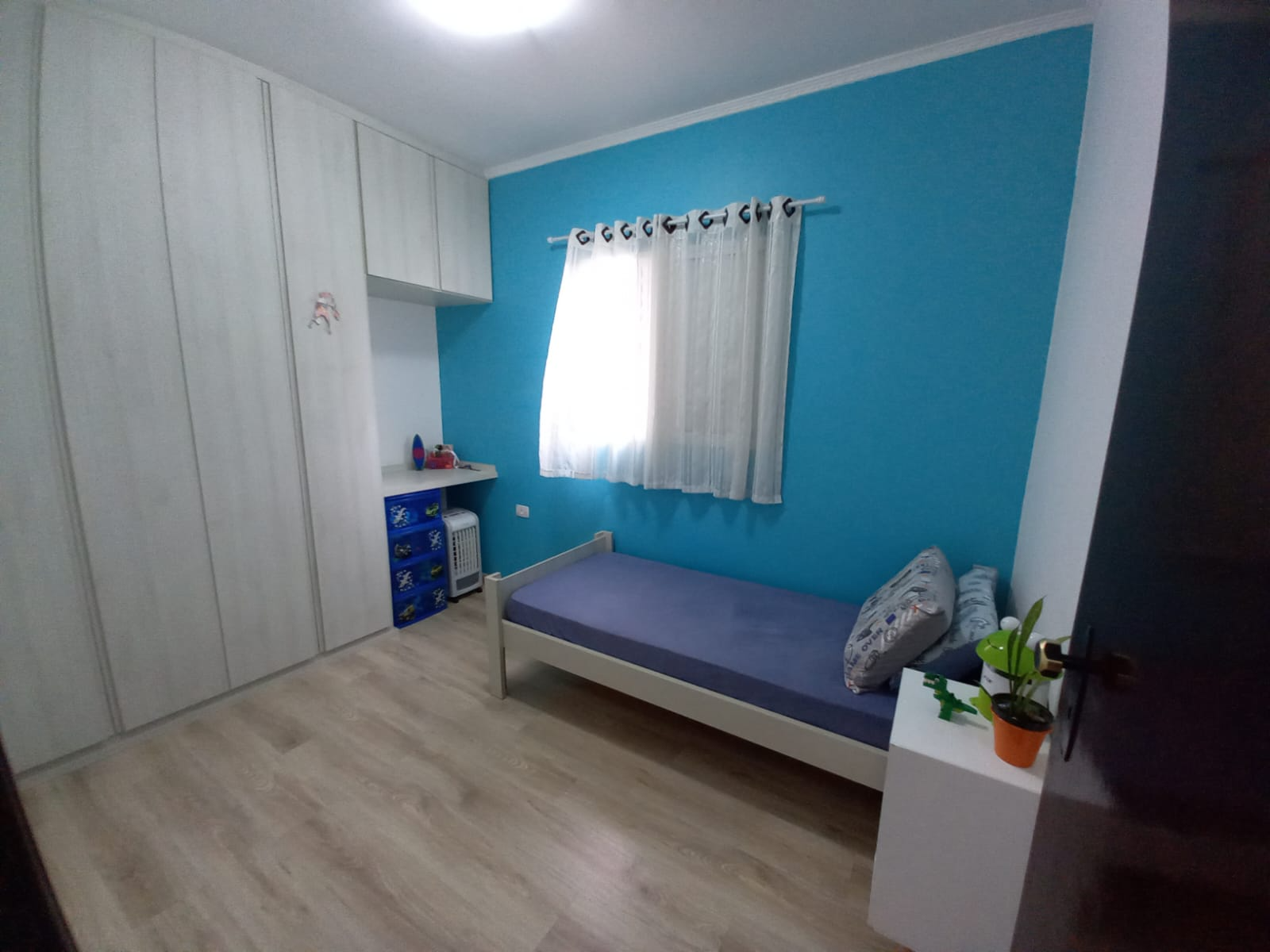 973 (3) Sobrado Completo com 3 Dormitórios, Suíte com Hidro e Edícula a 10 Minutos do Centro
